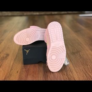 Jordan 1 mid club gold